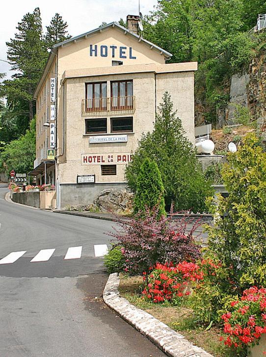 Logis Hotel De La Paix Saint-Nectaire Bagian luar foto